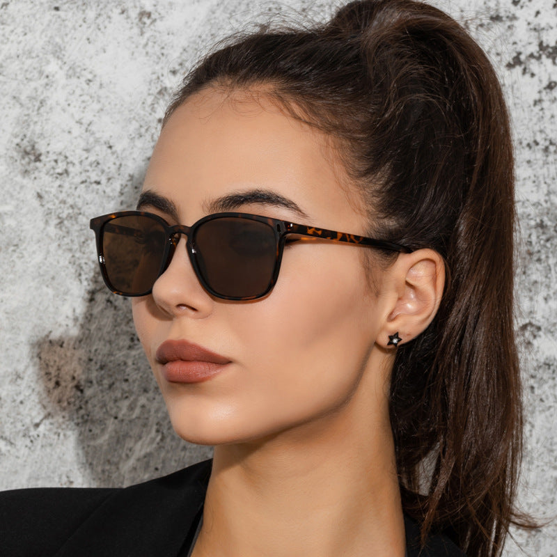 Simple Retro Sunglasses For Men And Women Simple Retro Sunglasses For Men And Women
