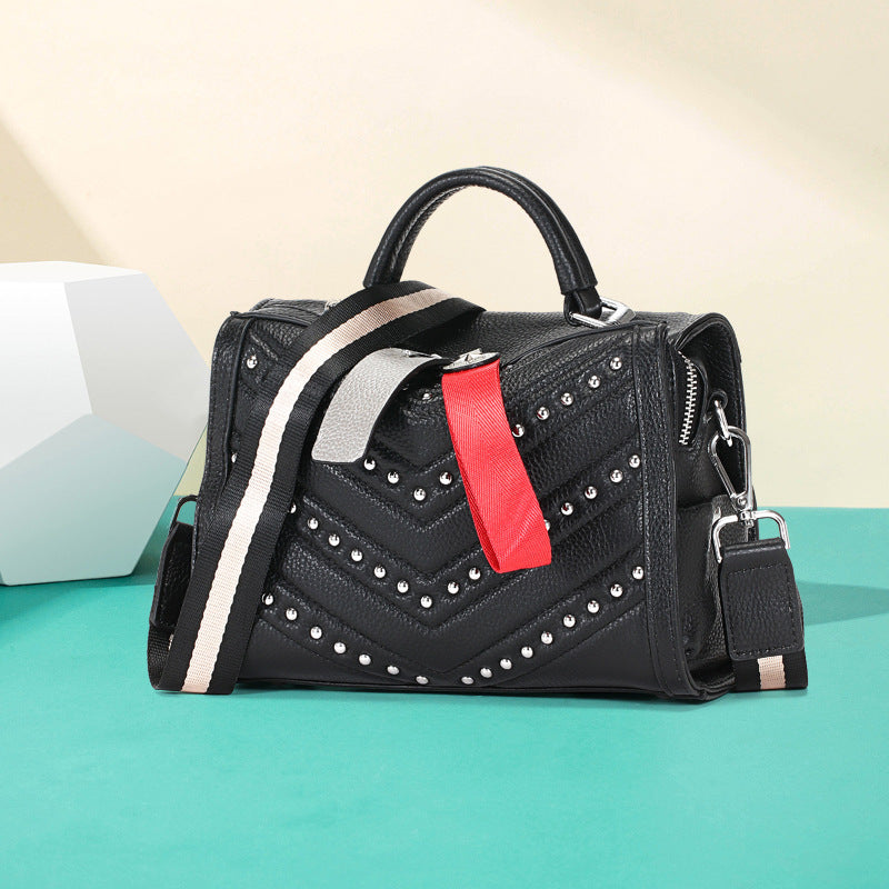 Single shoulder messenger handbag Single shoulder messenger handbag