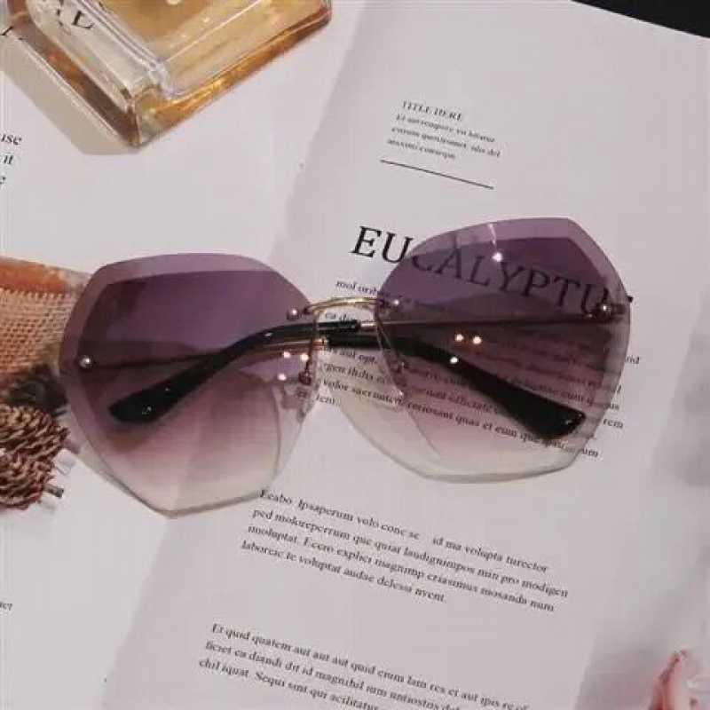 Diamond-Studded Sunglasses Women Anti-Sunglasses Women Fashion Round Face Driving Travel Glasses Korean Trend Diamond-Studded Sunglasses Women Anti-Sunglasses Women Fashion Round Face Driving Travel Glasses Korean Trend