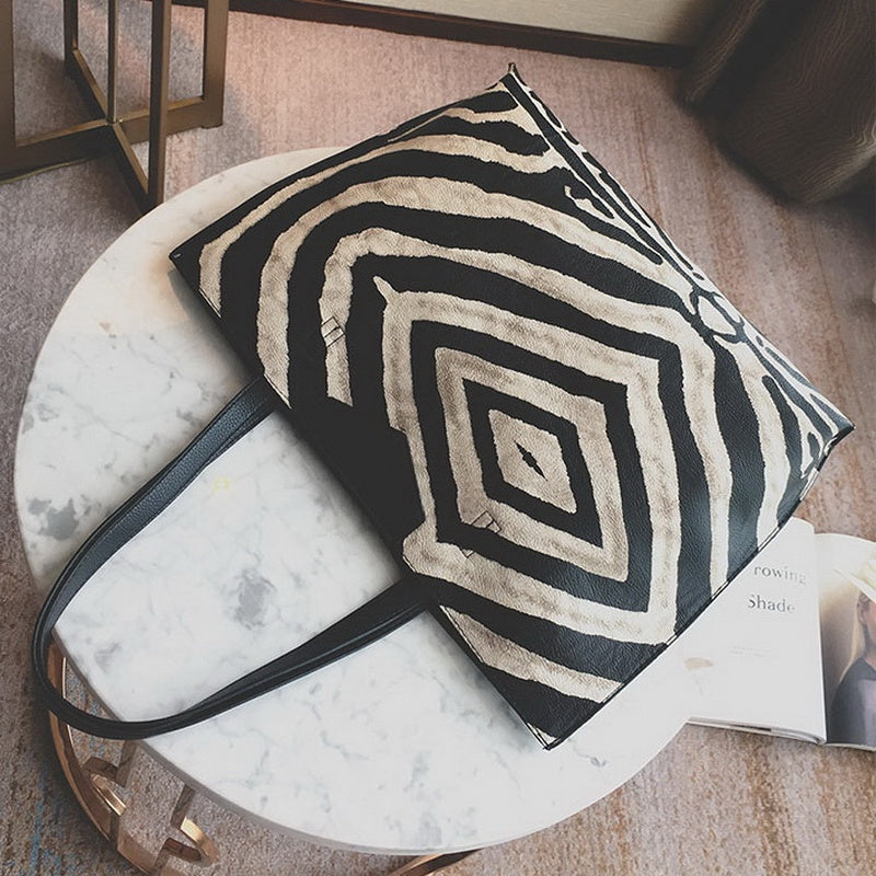 Ladies casual handbag Ladies casual handbag