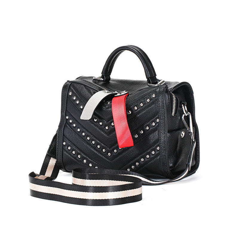 Single shoulder messenger handbag Single shoulder messenger handbag