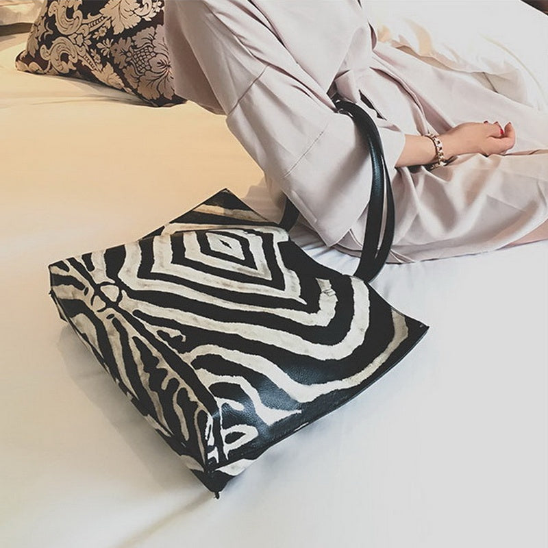 Ladies casual handbag Ladies casual handbag