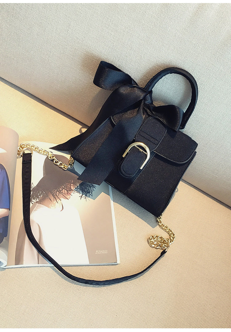 Bow diagonal handbag Bow diagonal handbag