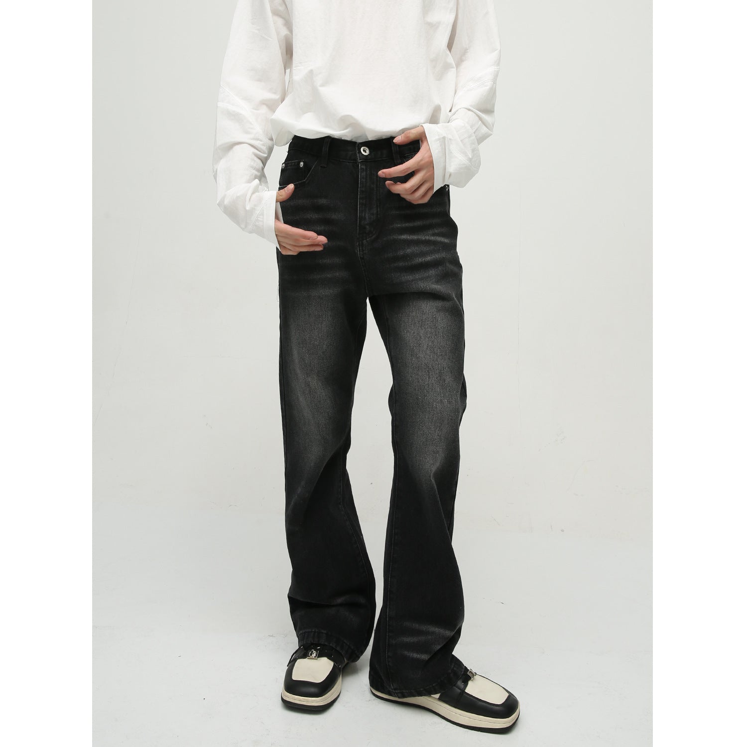 Loose Worn Looking Washed-out Slightly Flared Jeans Men Loose Worn Looking Washed-out Slightly Flared Jeans Men