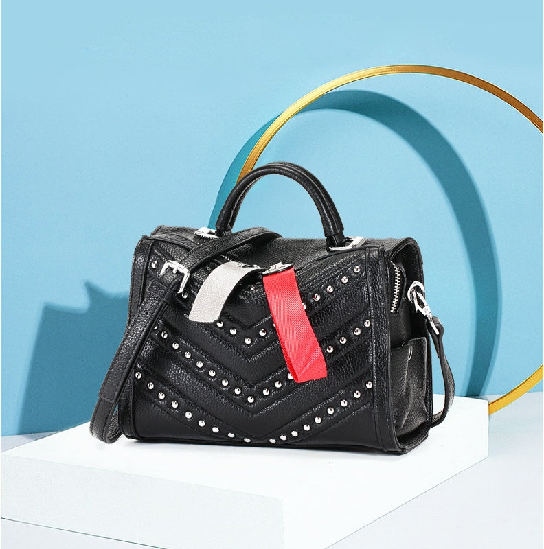 Single shoulder messenger handbag Single shoulder messenger handbag