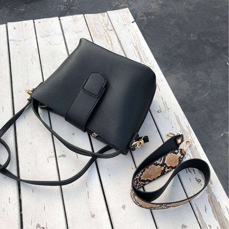 Shoulder messenger handbag Shoulder messenger handbag