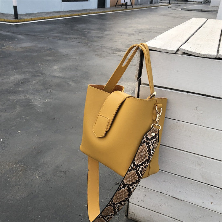 Shoulder messenger handbag Shoulder messenger handbag