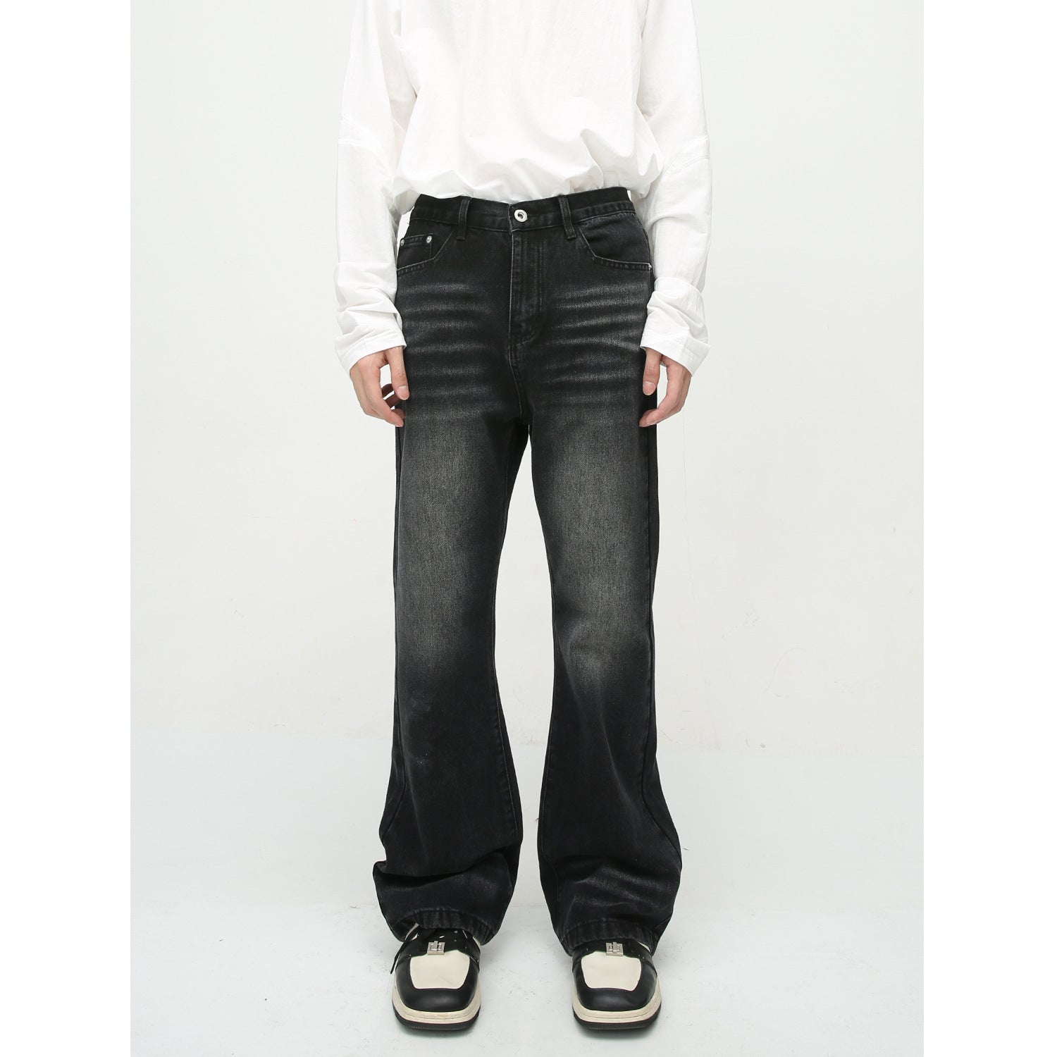 Loose Worn Looking Washed-out Slightly Flared Jeans Men Loose Worn Looking Washed-out Slightly Flared Jeans Men