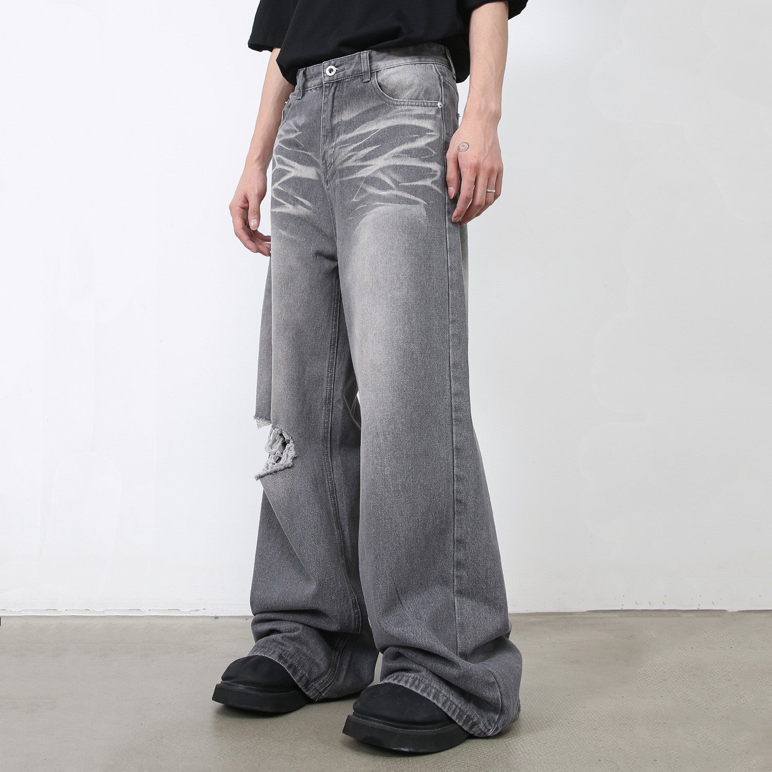 American Retro Washed Ripped Straight Loose Jeans Men American Retro Washed Ripped Straight Loose Jeans Men