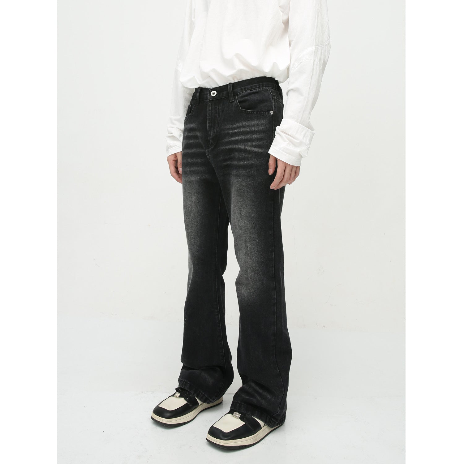 Loose Worn Looking Washed-out Slightly Flared Jeans Men Loose Worn Looking Washed-out Slightly Flared Jeans Men