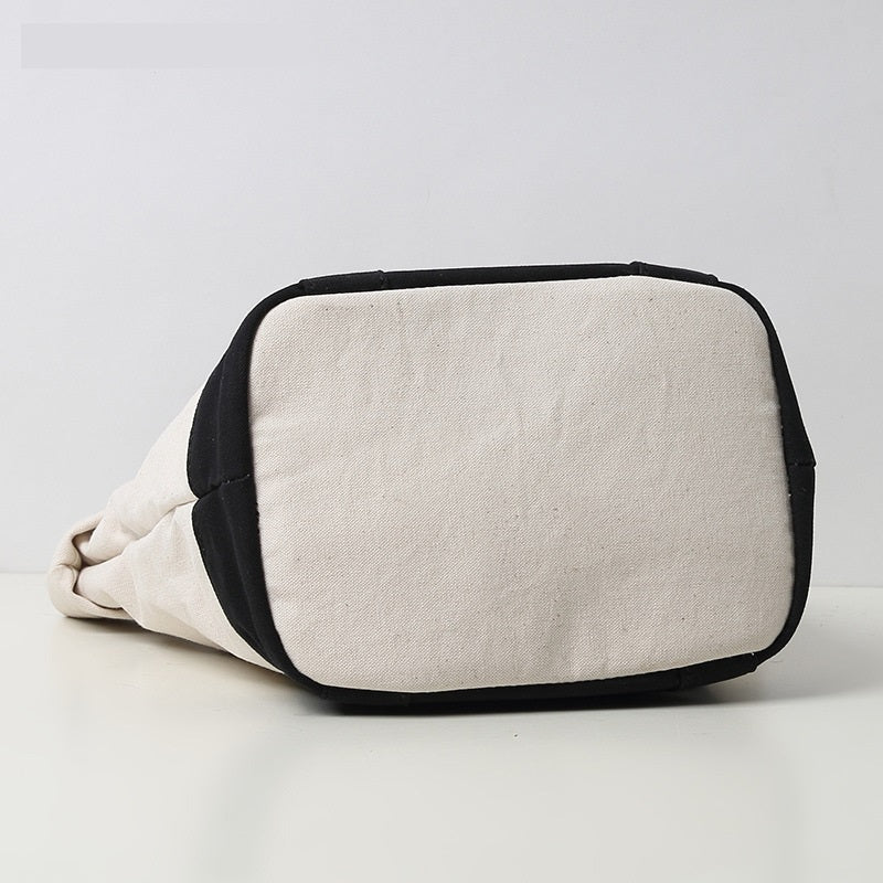 Simple and versatile handbag