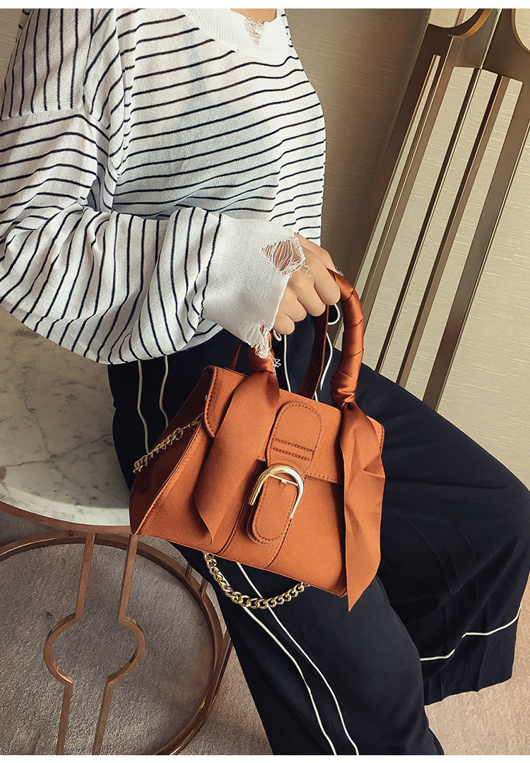 Bow diagonal handbag