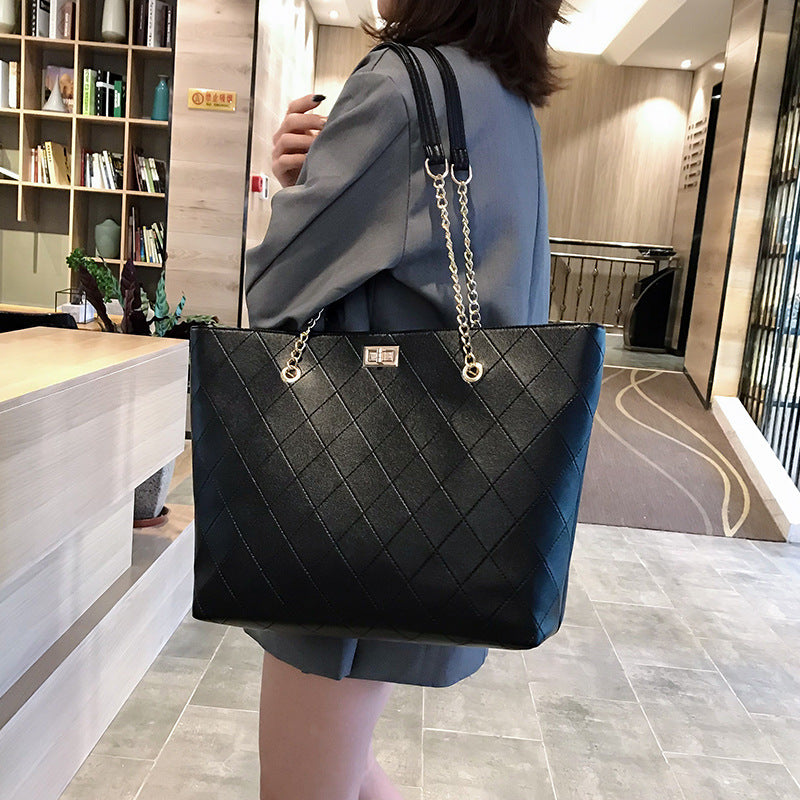 Chain shoulder bag handbag