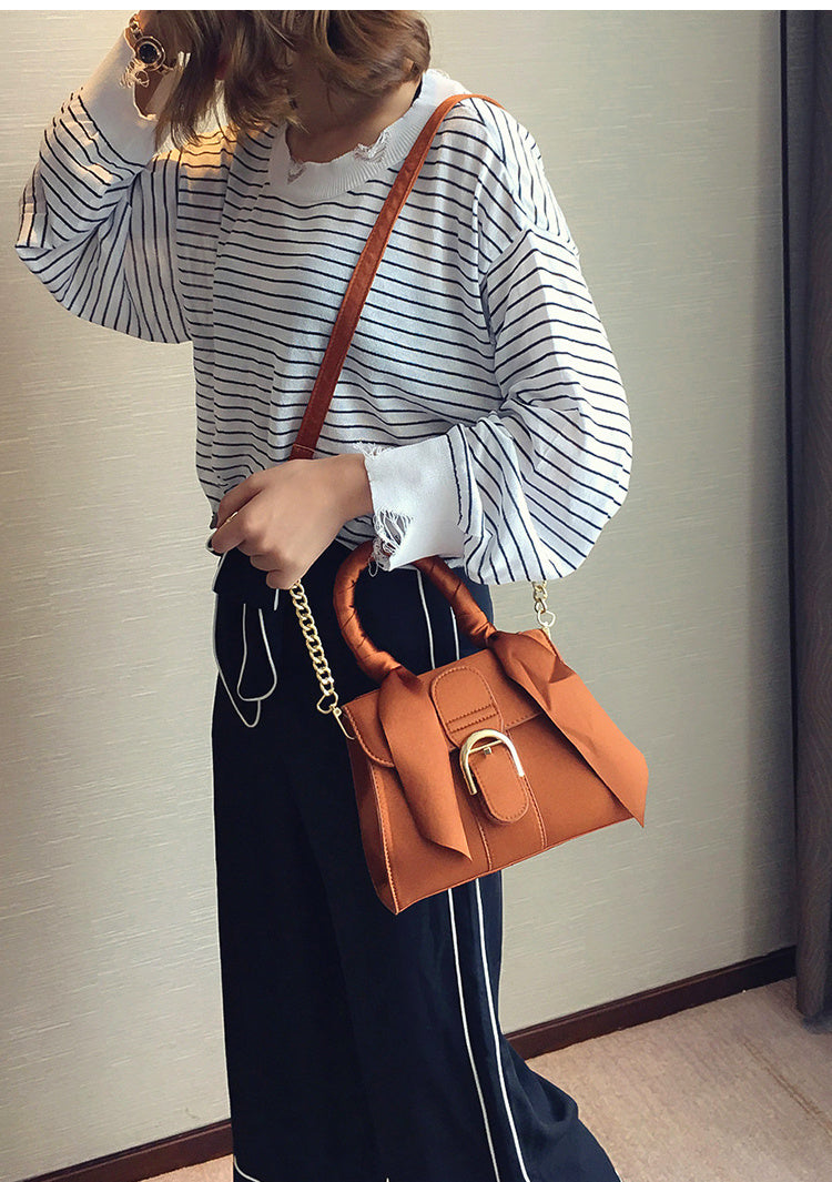 Bow diagonal handbag