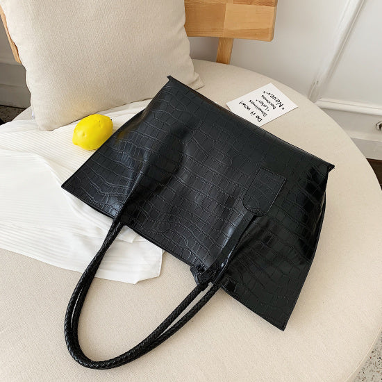 Simple large-capacity handbag