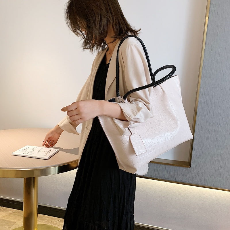 Simple large-capacity handbag