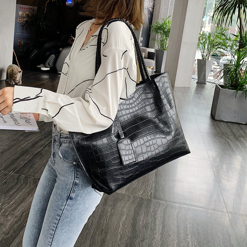 Simple large-capacity handbag