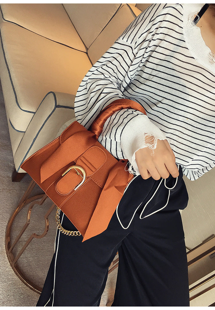 Bow diagonal handbag