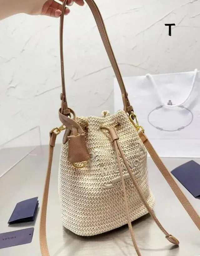 2024 Woman Straw Bags Bucket Bag Nylon Shoulder Hobos Chain Handbags Designer Crossbody Lady Small Totes