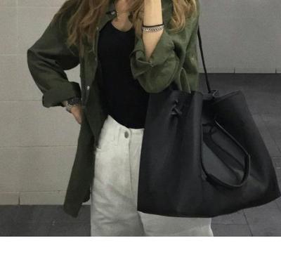 Large-capacity handbag