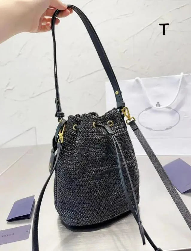 2024 Woman Straw Bags Bucket Bag Nylon Shoulder Hobos Chain Handbags Designer Crossbody Lady Small Totes