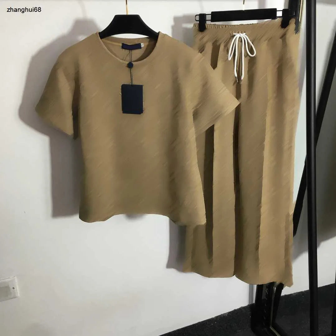 23ss womens designer clothing Womens Tracksuits Presbyopia logo embossed short sleeve T-shirt elastic waist casual wide leg trousers set Women Clothes