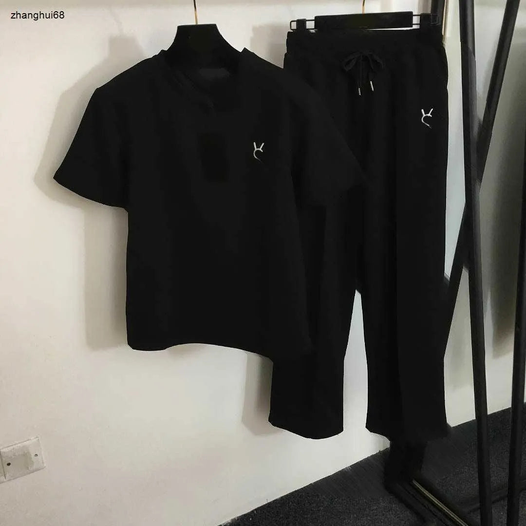 23ss womens designer clothing Womens Tracksuits Presbyopia logo embossed short sleeve T-shirt elastic waist casual wide leg trousers set Women Clothes