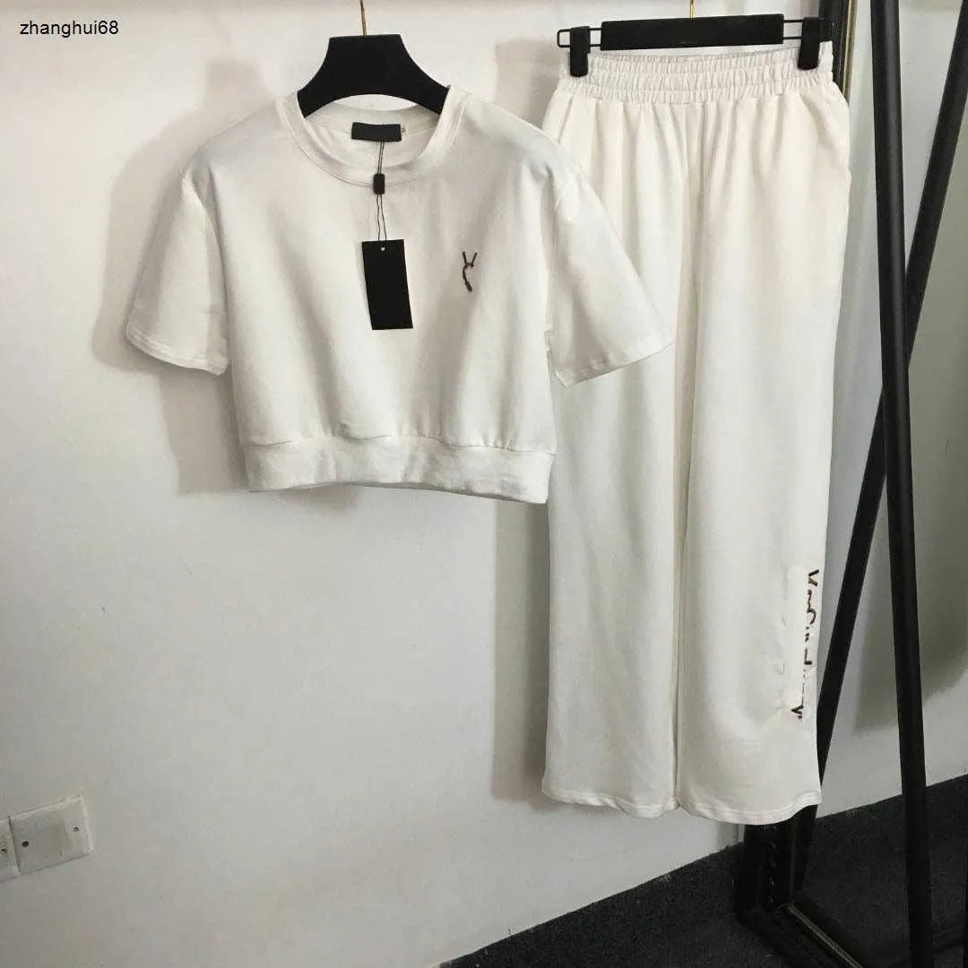 23ss womens designer clothing Womens Tracksuits Presbyopia logo embossed short sleeve T-shirt elastic waist casual wide leg trousers set Women Clothes