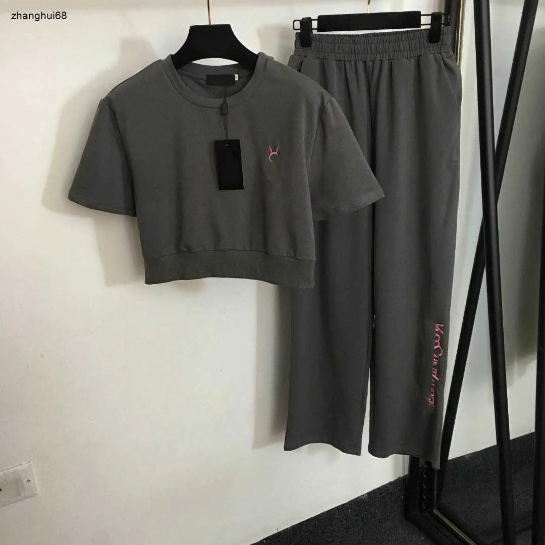 23ss womens designer clothing Womens Tracksuits Presbyopia logo embossed short sleeve T-shirt elastic waist casual wide leg trousers set Women Clothes