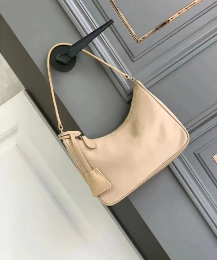 2024 Woman Straw Bags Bucket Bag Nylon Shoulder Hobos Chain Handbags Designer Crossbody Lady Small Totes