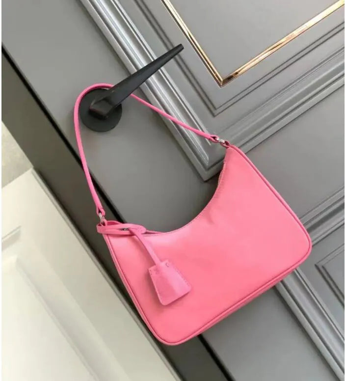 2024 Woman Straw Bags Bucket Bag Nylon Shoulder Hobos Chain Handbags Designer Crossbody Lady Small Totes