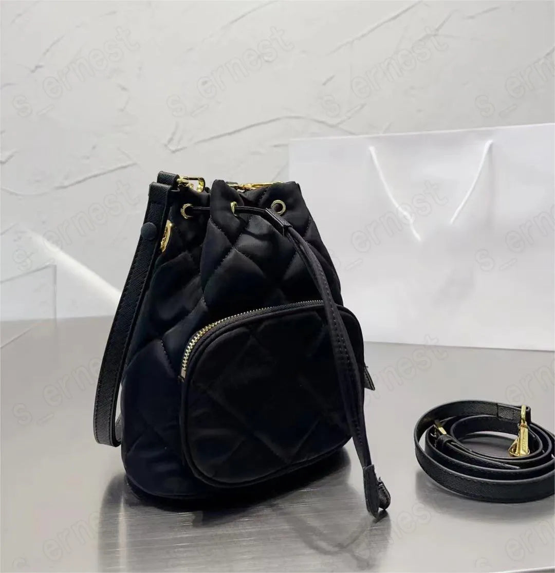 2024 Woman Straw Bags Bucket Bag Nylon Shoulder Hobos Chain Handbags Designer Crossbody Lady Small Totes