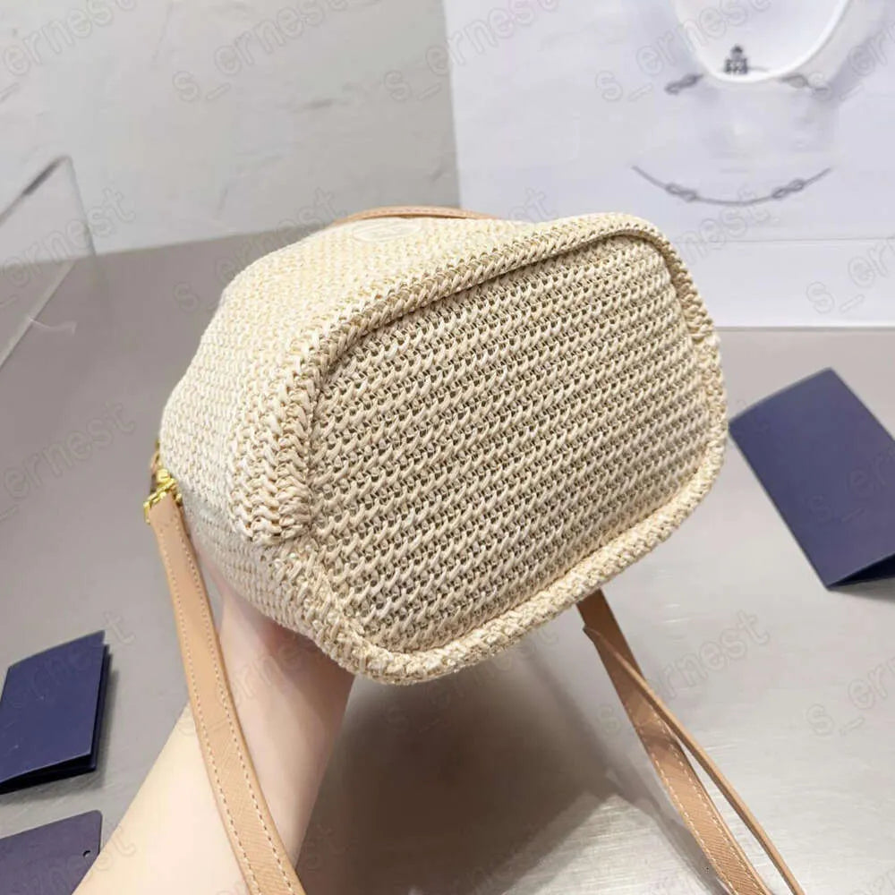 2024 Woman Straw Bags Bucket Bag Nylon Shoulder Hobos Chain Handbags Designer Crossbody Lady Small Totes