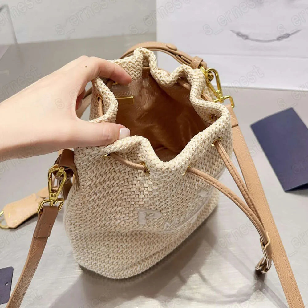 2024 Woman Straw Bags Bucket Bag Nylon Shoulder Hobos Chain Handbags Designer Crossbody Lady Small Totes