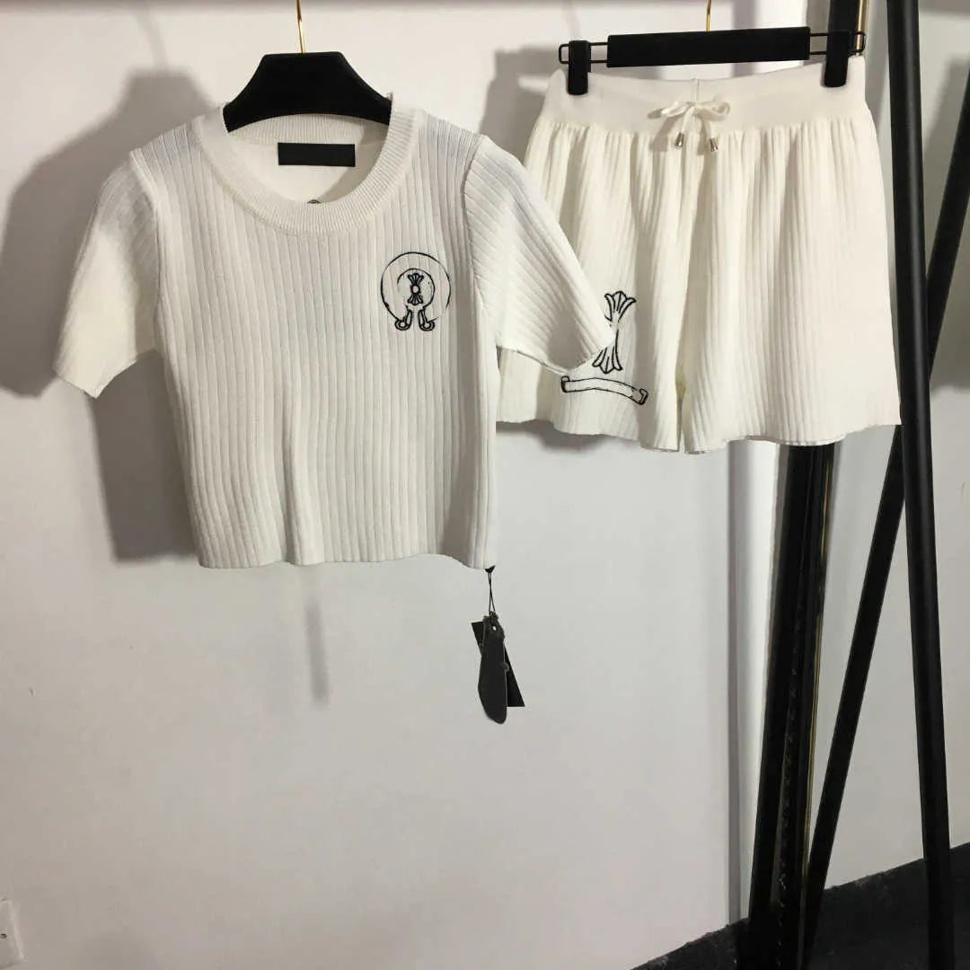 23ss womens designer brand New knitted suit Embroidered short sleeve T-shirt Elastic-waisted casual shorts set High quality women clothing a1